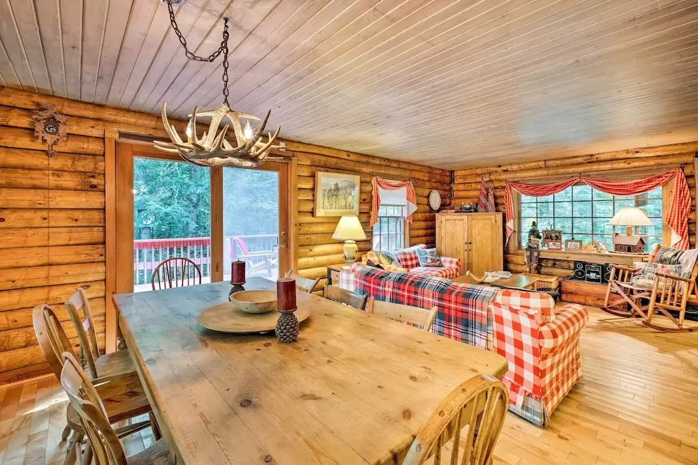 Private Wooded Cabin: 7 Mi to Mount Snow!