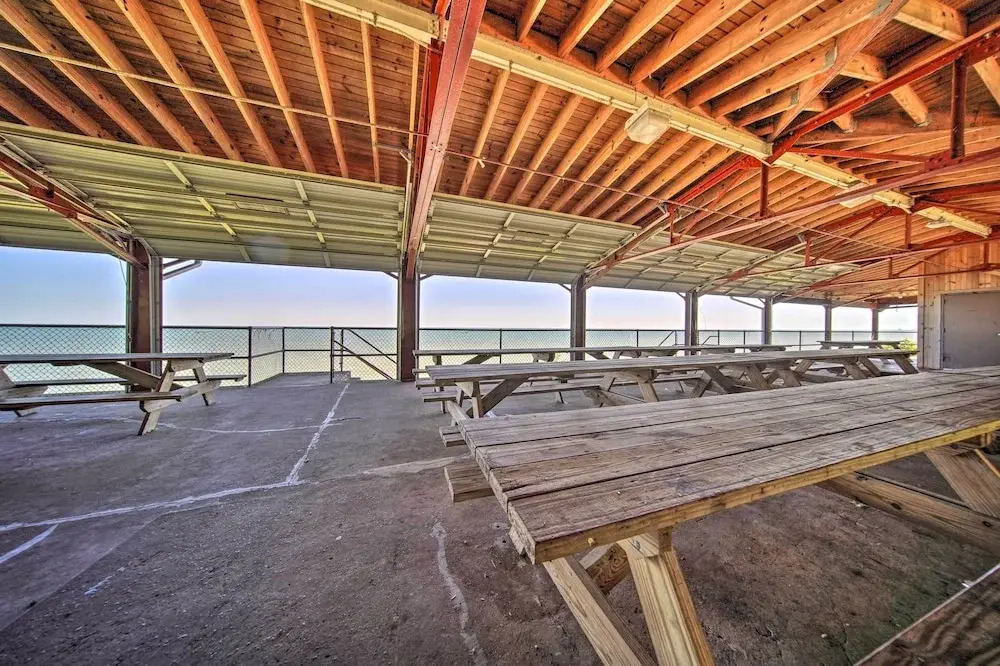 Geneva Cottage w/ Patio - Walk to Park, Lake Erie!