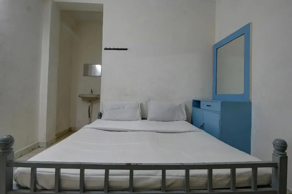 Sri Om Muruga Lodge by OYO Rooms