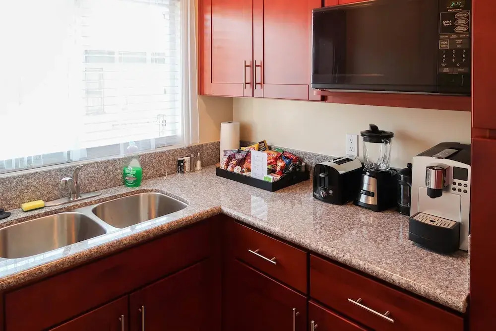 Apartments - North Mansfield Avenue