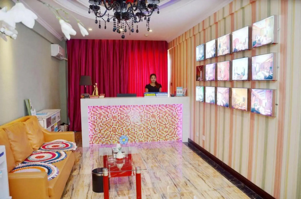 Crystal Hotel (Chengdu Xihua University)