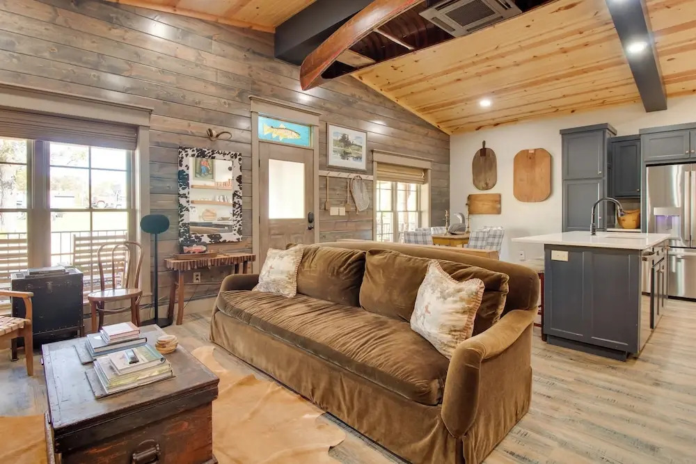 Fly Fishers Paradise: Getaway Near White River!
