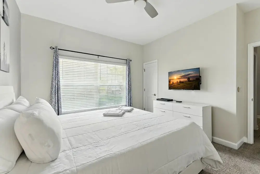 Comfort Stay With Pool Near Attractions