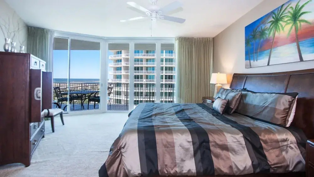 Poolside Views Two Bedroom Two Bathroom - Unit Crd1016