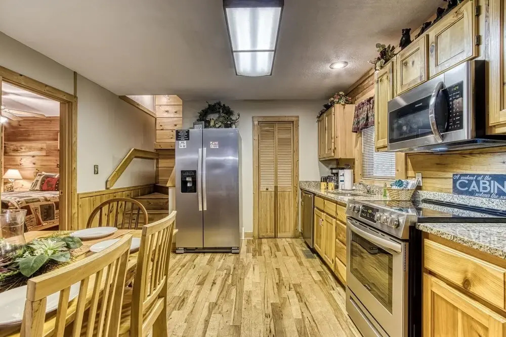 Er203 Living the Dream 4 Bedroom Cabin Close to Town by RedAwning