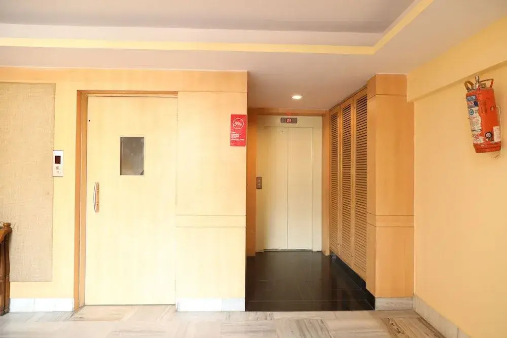 OYO 16260 Hotel Sunny International