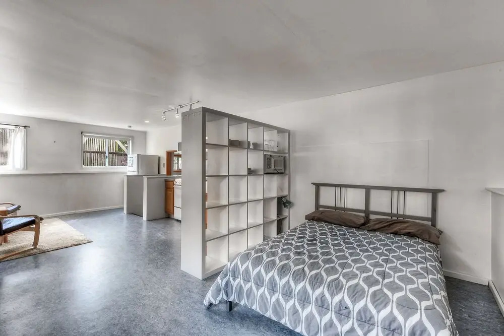 New Listing! Laurelhurst Hideaway, Near University Studio Bedroom Apts