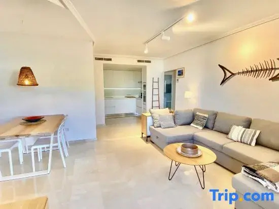 Luxury Apartment Overlooking Javea Bay and Mountains
