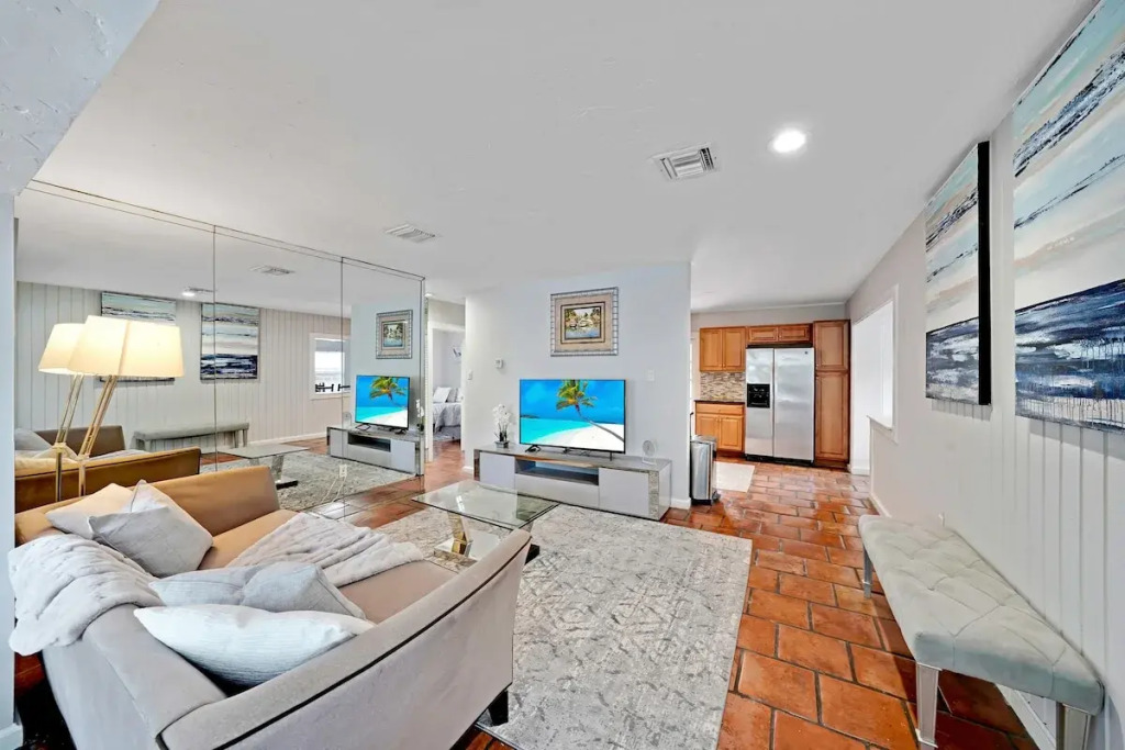 Poinsettia FTL Home by PMI