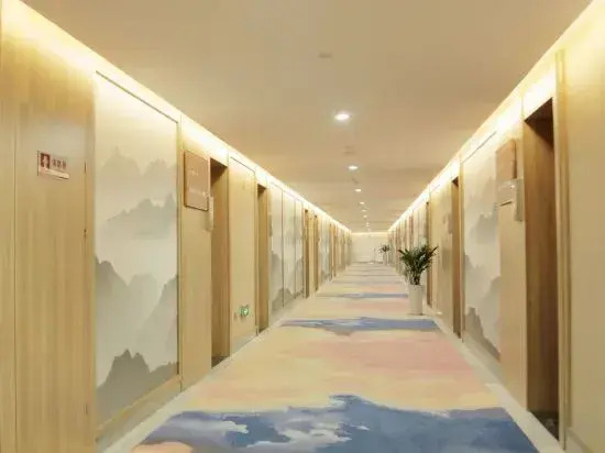 Yunshang Qingju Hotel (Xi'an Bell Tower City Wall Yongningmen Subway Station Branch)