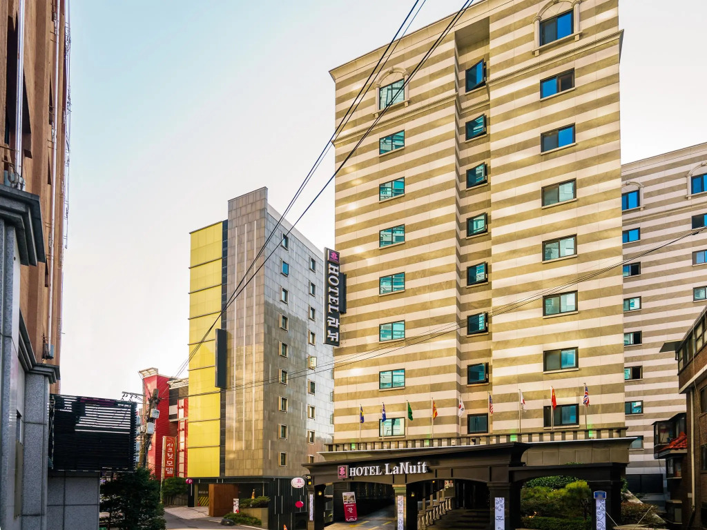 LaNuit Hotel