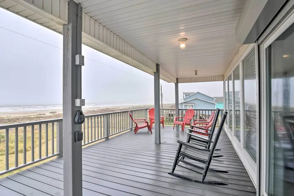 Oceanfront Galveston Home - Walk to Beach!