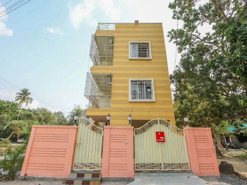 OYO 13554 Hotel Buttercouch
