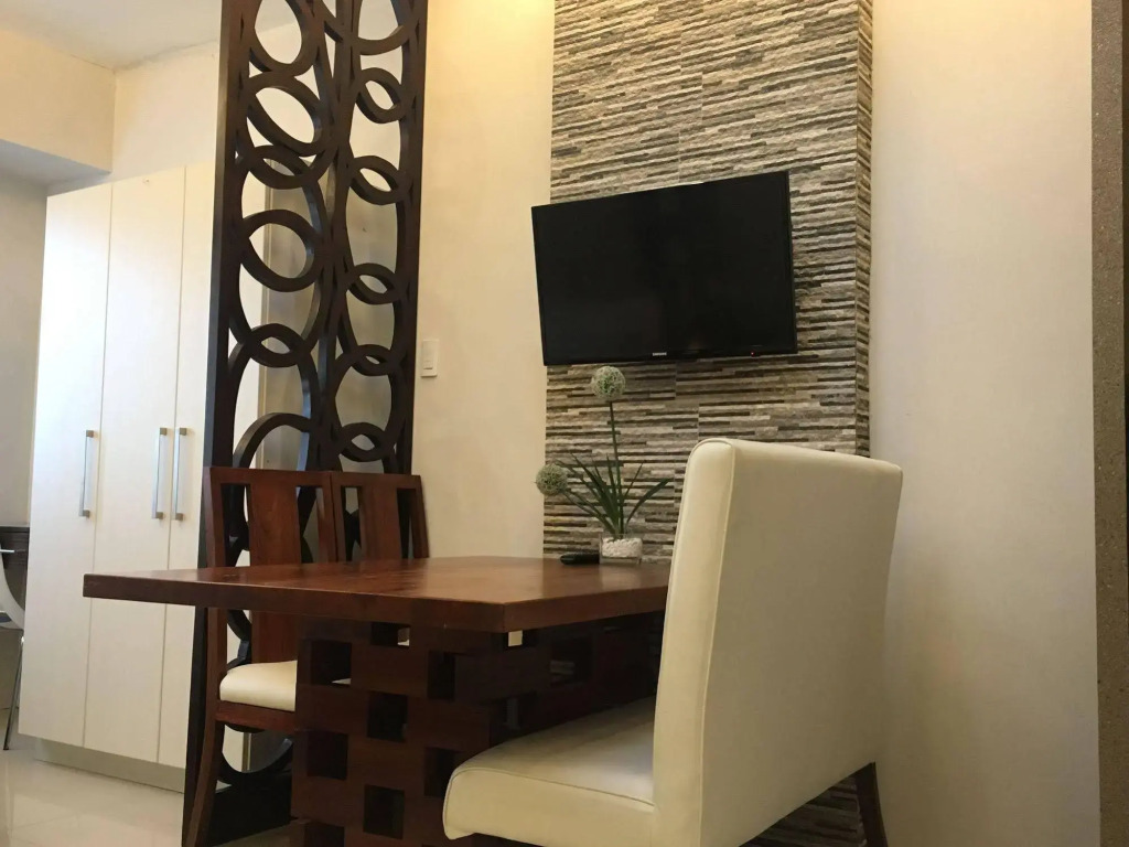 Premiere Haven MOA Staycation
