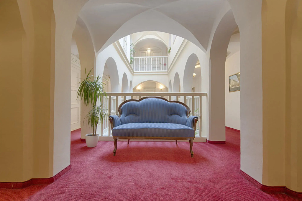Hotel Embassy