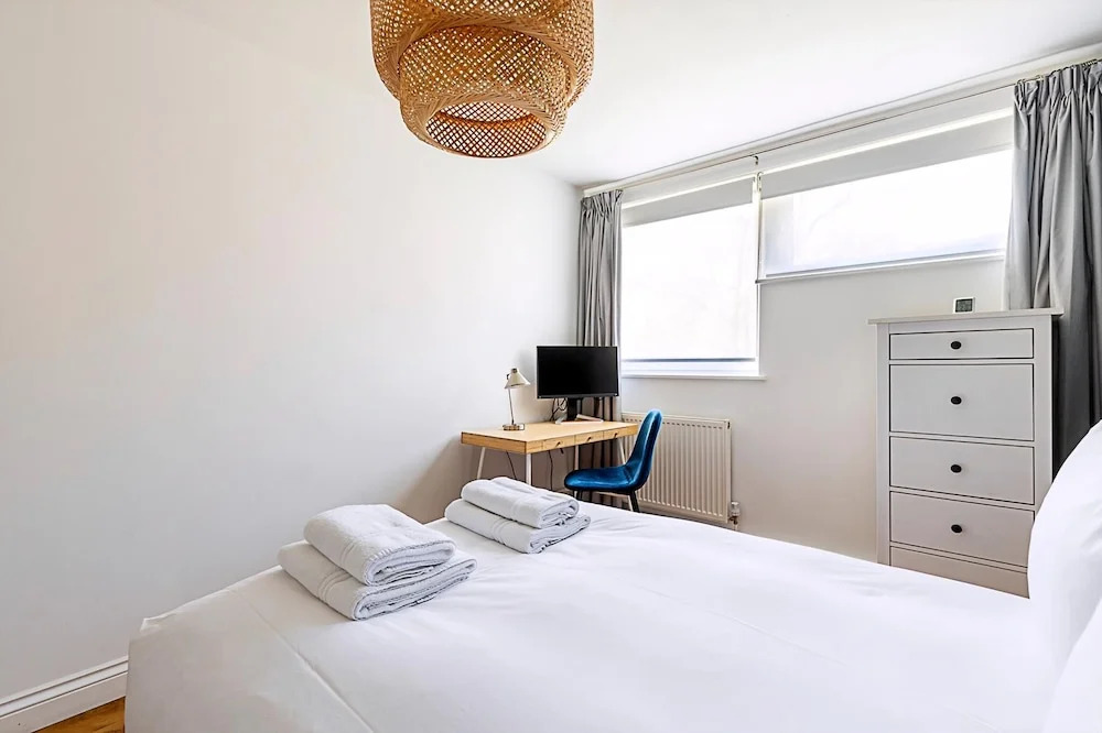 Stylish Islington Garden Flat Sleeps Four