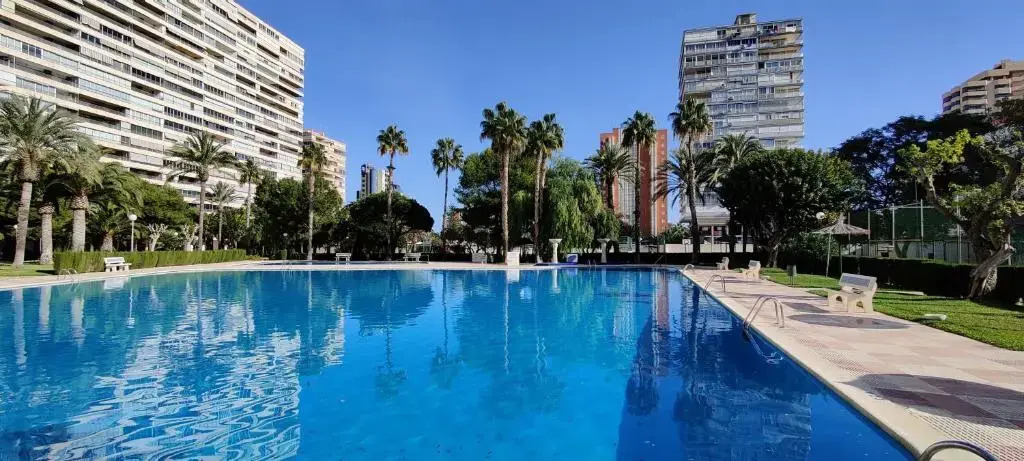 <1 Min Beach, Sea Views, AC, Wifi, Pool, 3xTennis