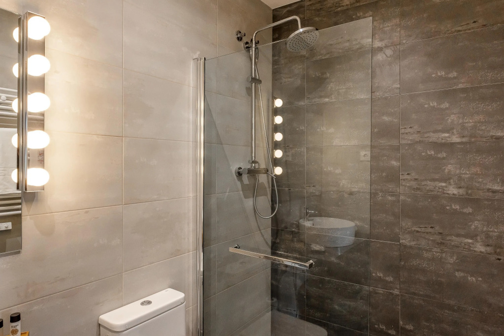 1 Bedroom Vintage Suite With Balcony, 2Nd Floor - Hoa 42158