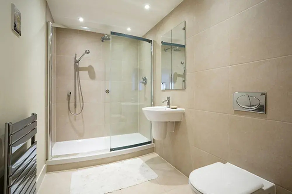 Veeve - Walk to Tower of London, 2 bed on Henriques St, City