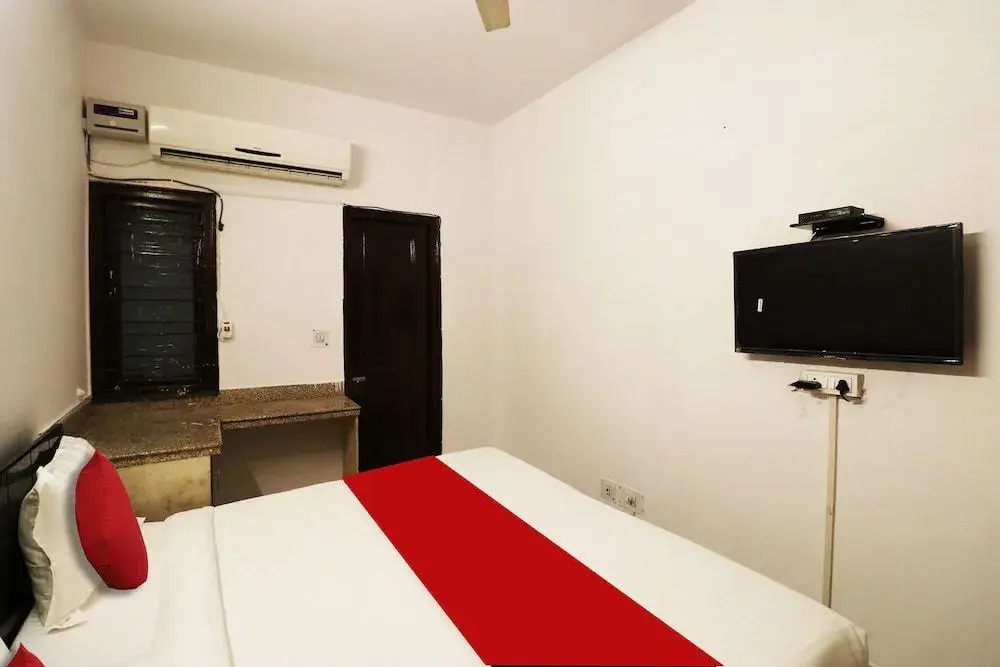 OYO 44229 Diamond Suite