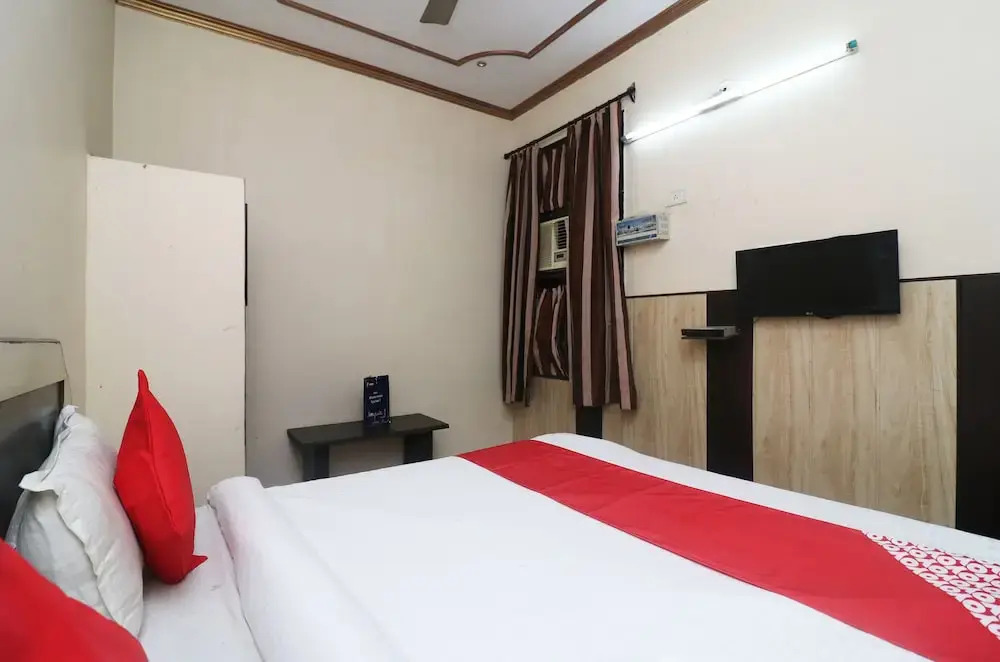 OYO 25037 Hotel Taj Heaven