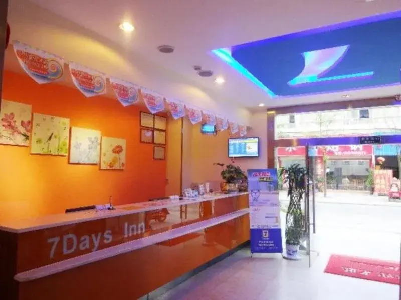 7Days Premium Xingyi Pingdong Avenue Branch