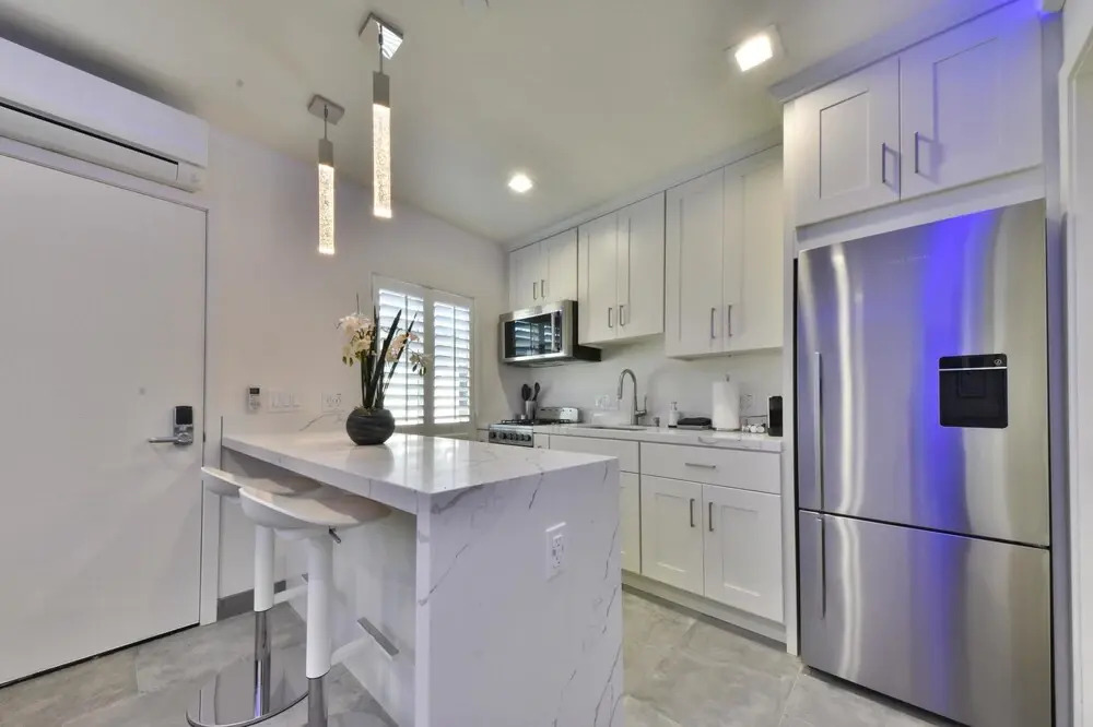 1244#2 Luxurious Newly Remodeled Beach Home, Sleeps 4 w/ AC