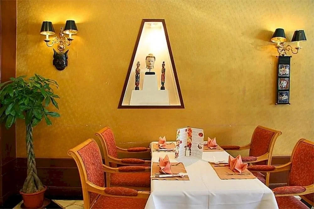 Maxcourt Hotel