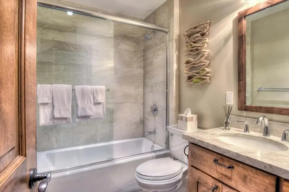 Waters Edge Jewel w/ Lake Views HOA Access!