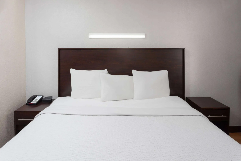 Travelodge by Wyndham Peoria
