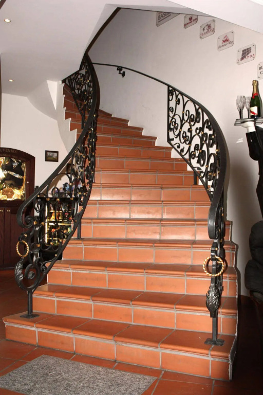 ROESLI Guest House