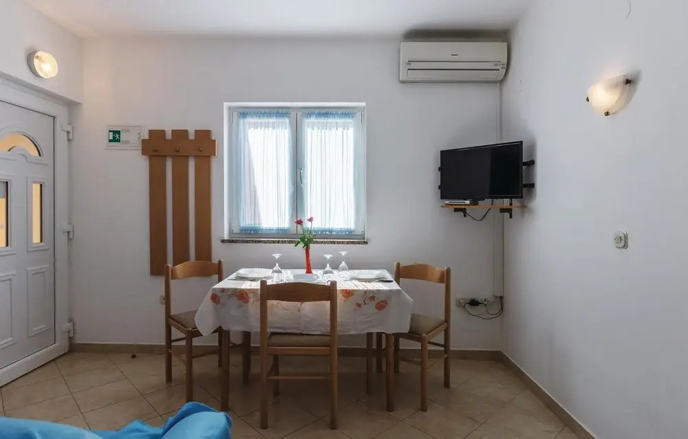 Awesome Home in Banjole With Wifi and 1 Bedrooms