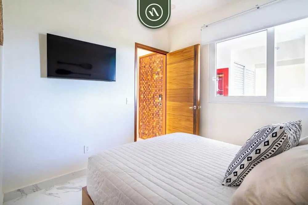 3BR Condo Right Next to the Beach - Pool - Palapa