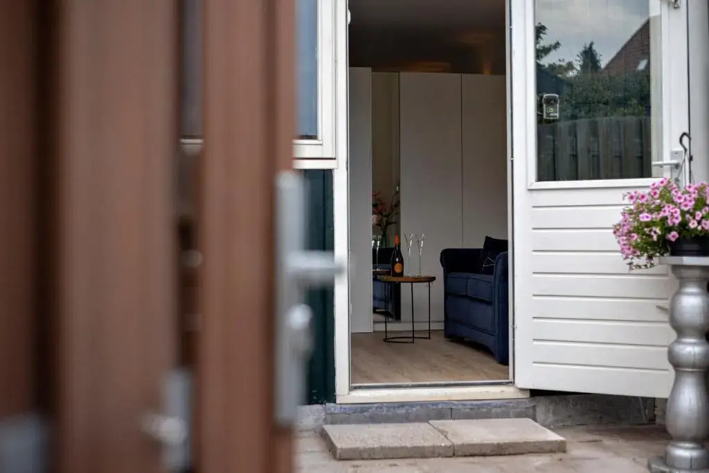 Studio Baarn with patio, airco, pantry, bedroom, bathroom, privacy - Amsterdam, Utrecht