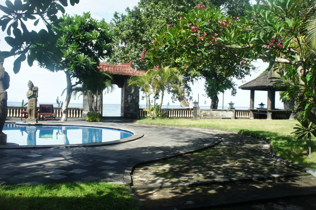 Batu Bolong Cottages
