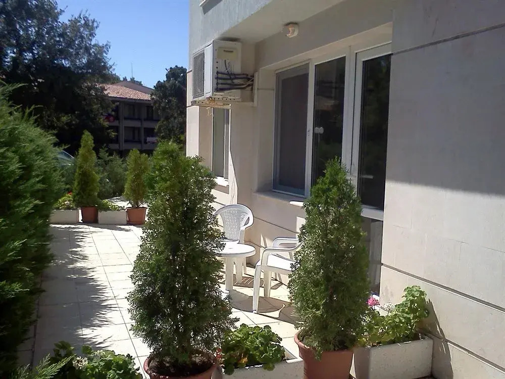 Aquamarine Apartments