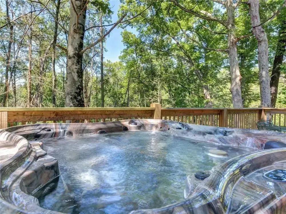 Peanuts Hideaway, 3 Bedrooms, Hot Tub, Fire Pit, Sleeps 10