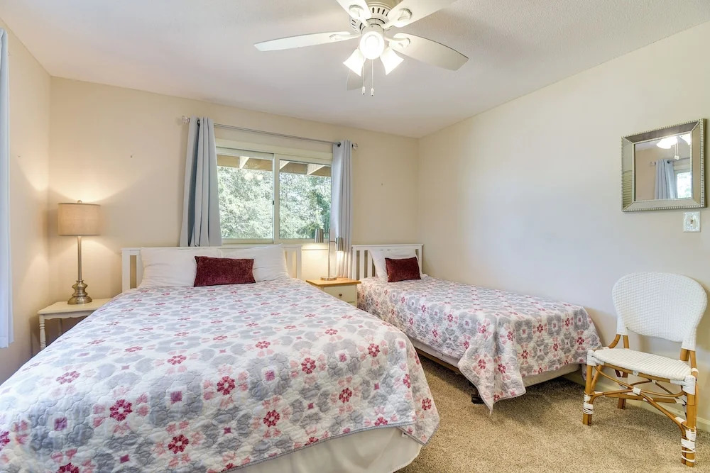 Walk to North Myrtle Beach: Family-friendly Home!