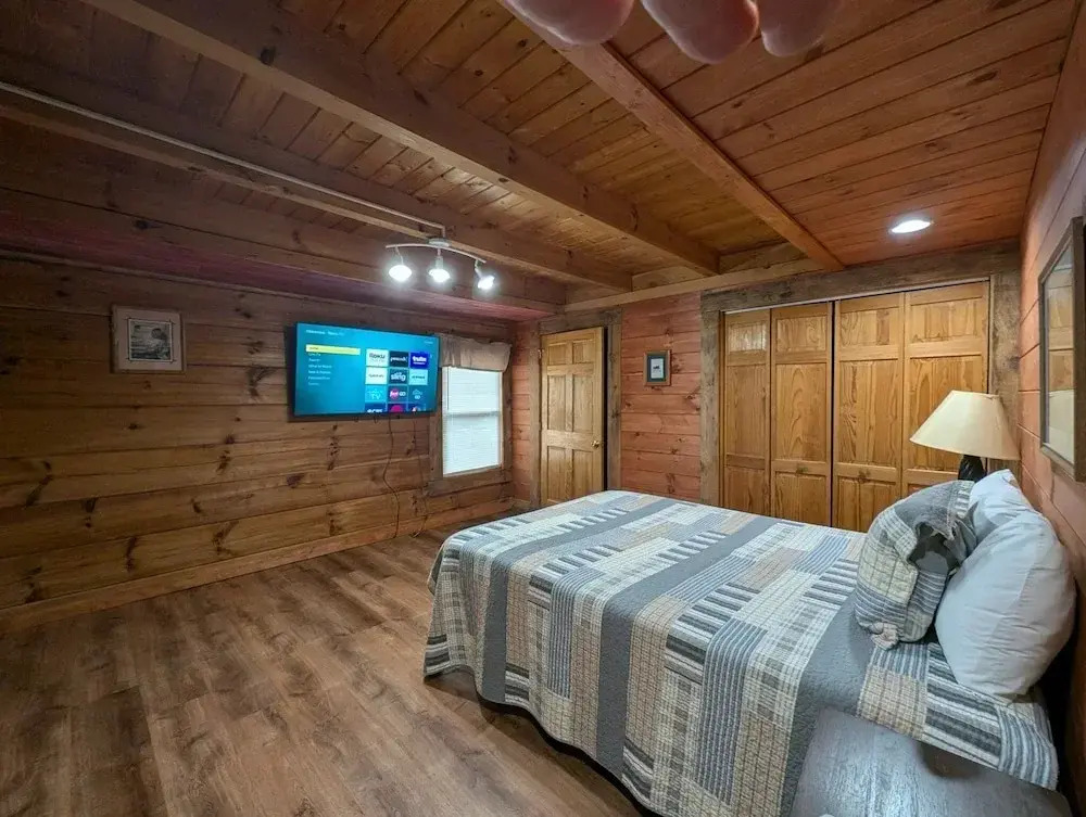ER23 - Smoky Memories Great Location - Close To Town! 3 Bedroom Cabin by RedAwning