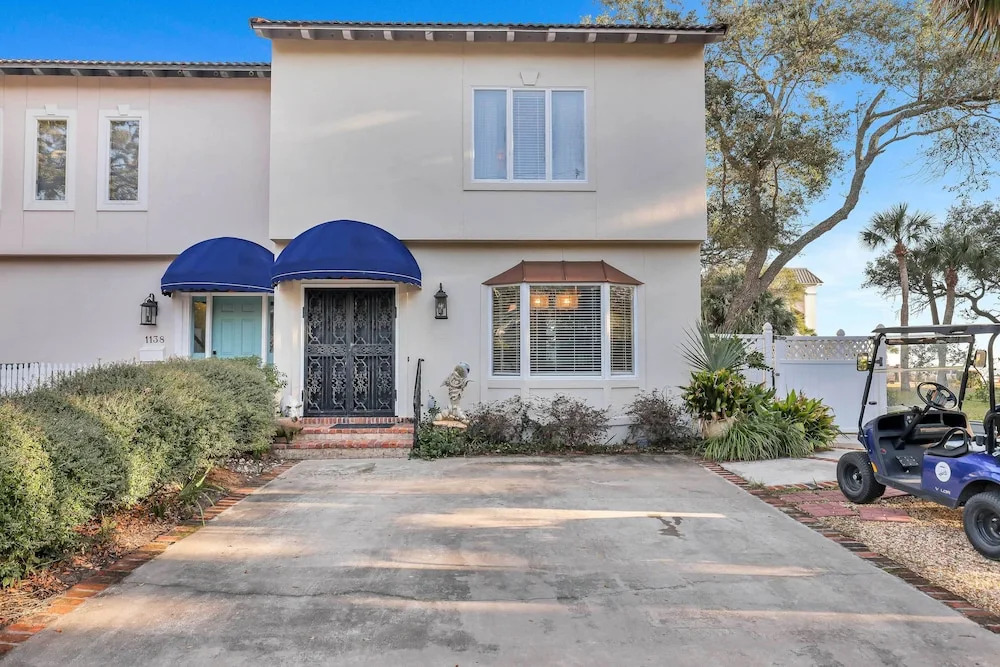 St Simons Island Townhome w/ Balcony + Ocean View!
