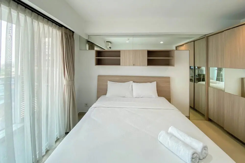 Homey And Cozy Living Studio At Tamansari The Hive Apartment
