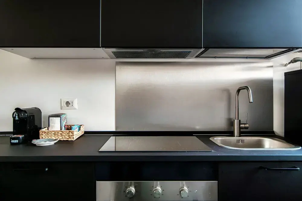 JOIVY Stylish Flat, 5-Minute Metro Trip To Centre
