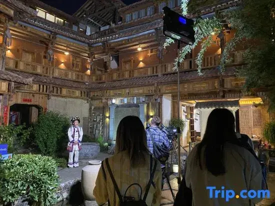 Sansheng Garden Inn (Puzhehei Xianrendong Shop)