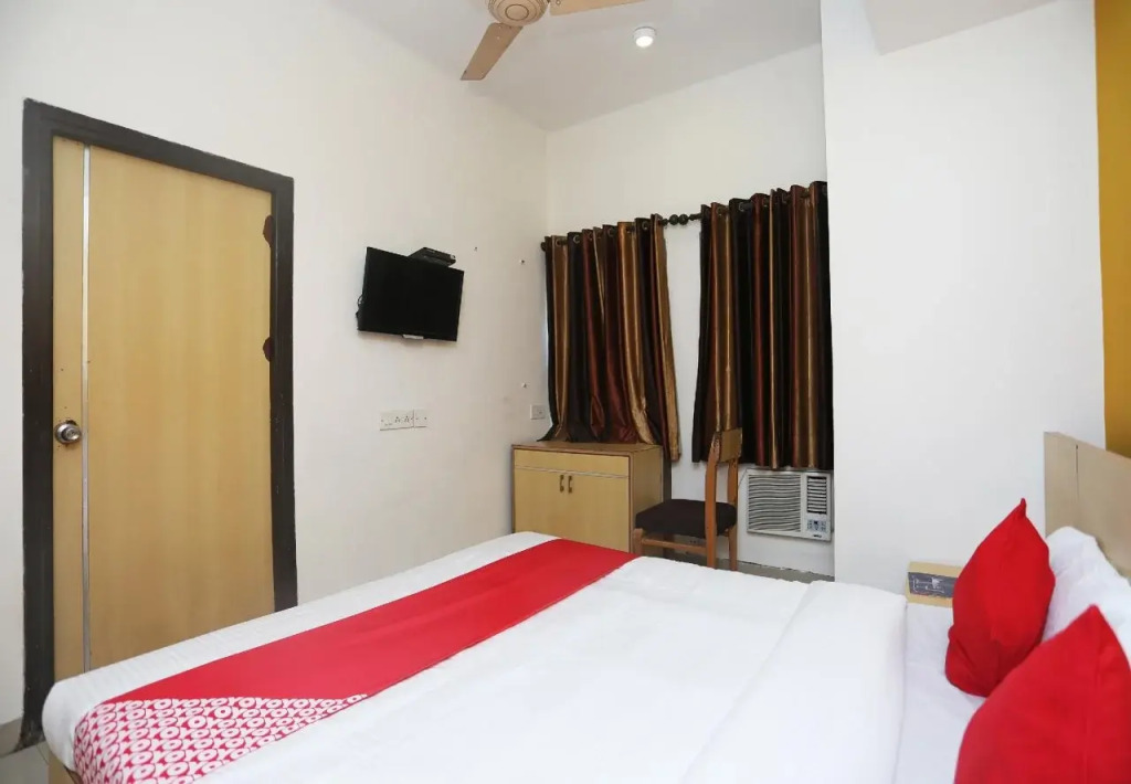 Gujral Hotel By OYO Rooms