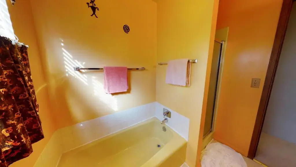 Hideout Ft Abajo 2 BR Cabin, Stunning Views, Secluded!