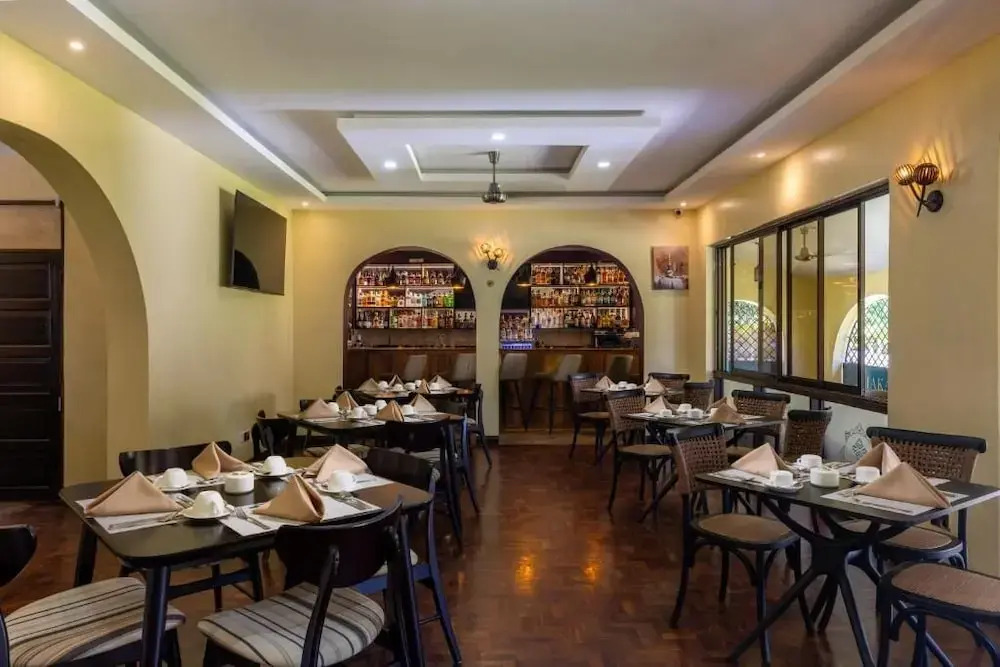 makaazi hotel Nyali