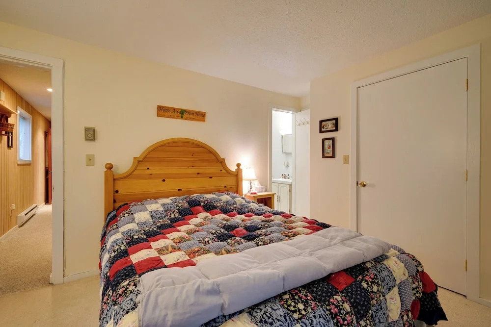 Dover Condo w/ Grill & Balcony: 3 Mi to Mt Snow!