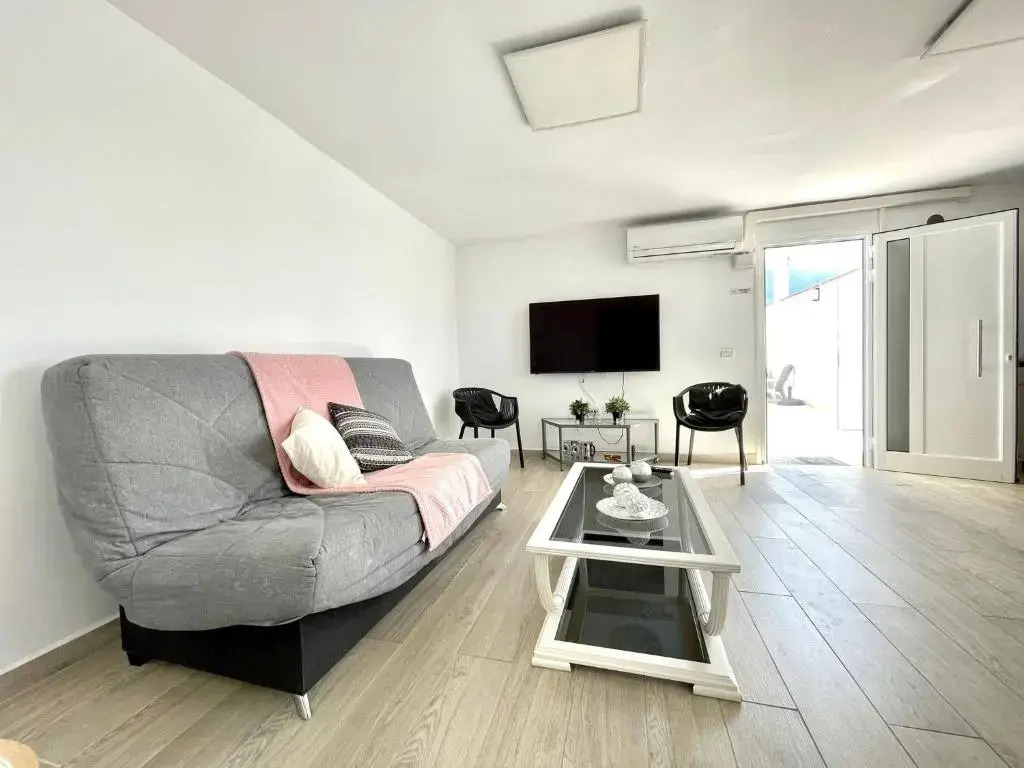 Two-Bedroom House 5, FreeWifi, AC, BBQ, Mountain View