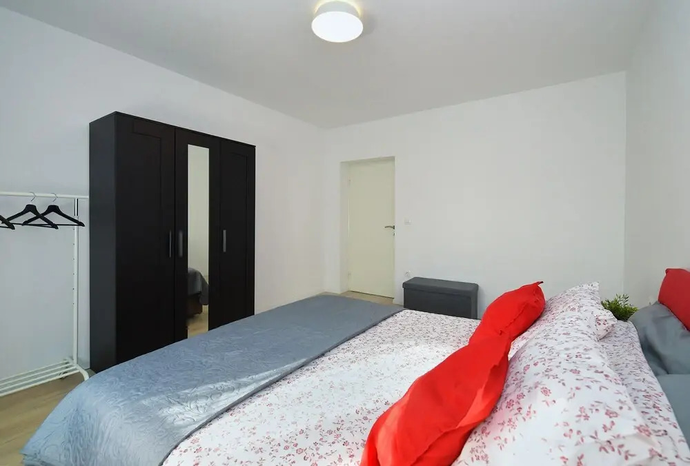 Apartment 1811