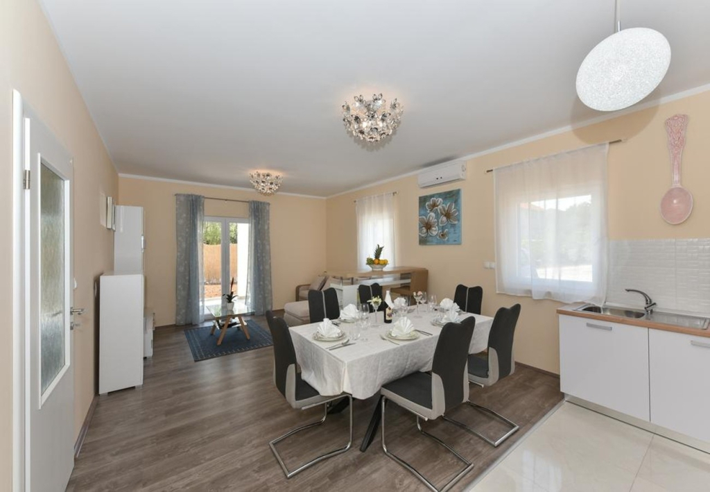 Holiday house Ani 1 - with pool : Privlaka, Zadar riviera
